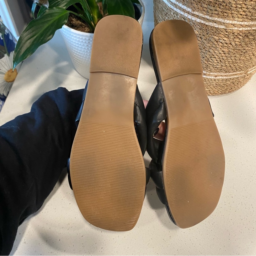 Steve Madden Puffy Criss Cross Slip On Slide Sandals - Picture 3 of 6